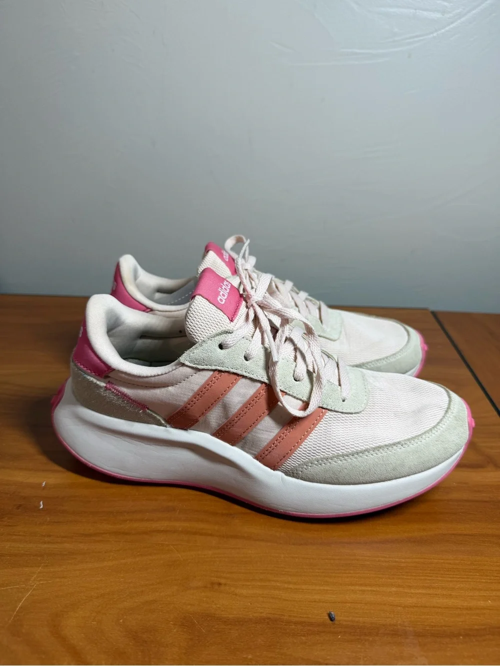 adidas Women's Run 70s 